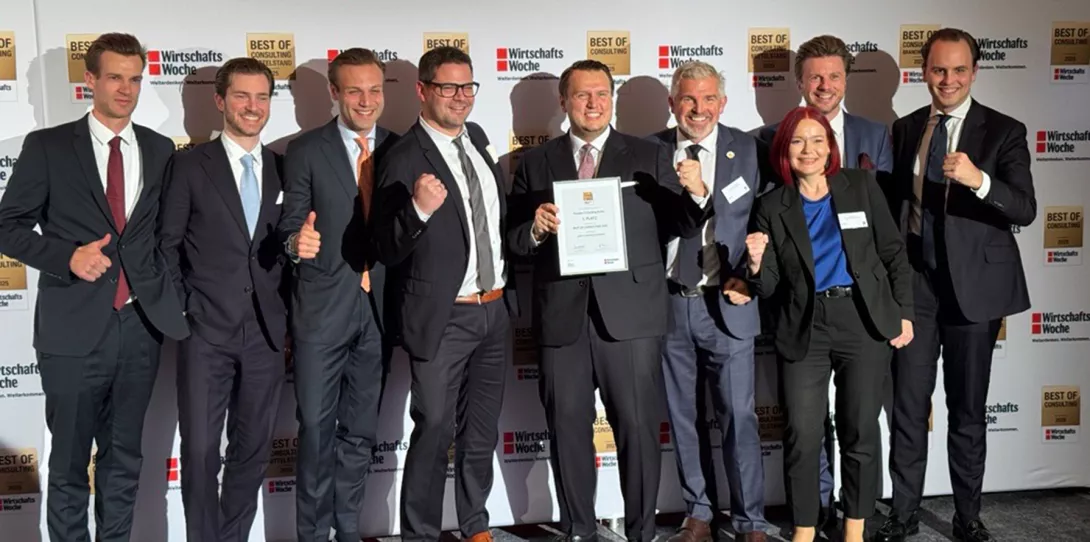 Porsche Consulting Team winner picture prize Wirtschaftswoche best of consulting in supply chain management