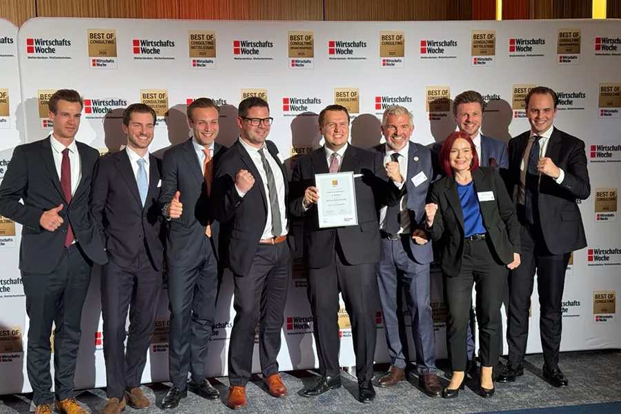 Porsche Consulting Team winner picture prize Wirtschaftswoche best of consulting in supply chain management