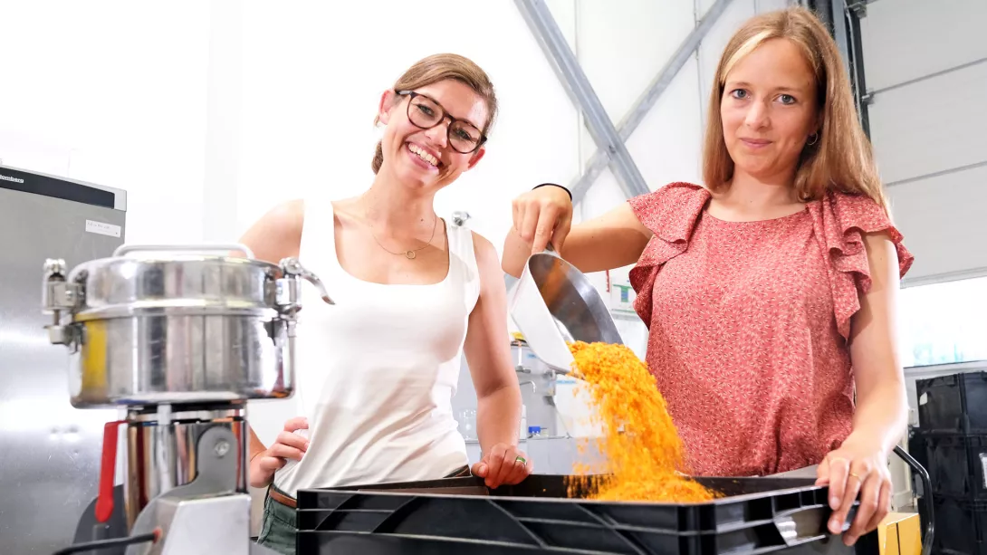 Johanna Baare (COO, links) und Dr. Anne Lamp (CEO, rechts)