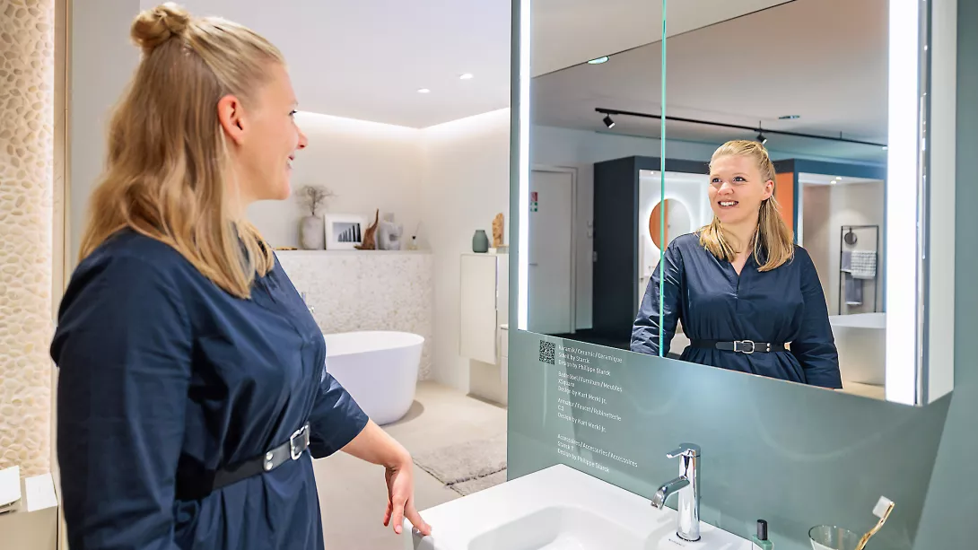Fachberaterin und Badplanerin Alexandra Wild im Duravit Design Center in Hornberg