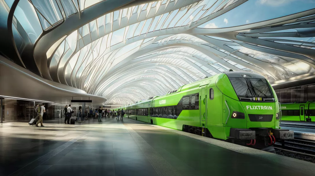 Eine Flixtrain in einem modernen Bahnhof