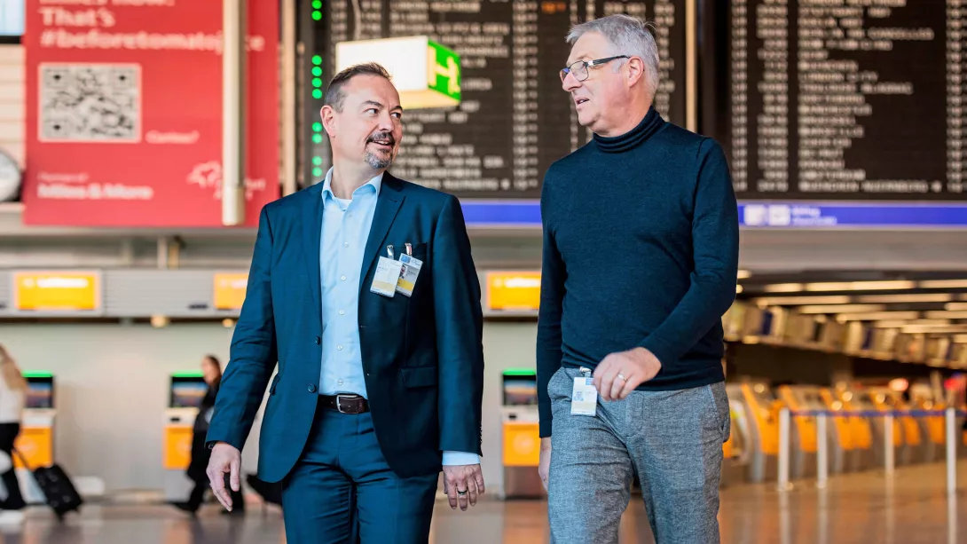 FraAlliance-Geschäftsführer Dirk Schusdziara (links) und Claus Lintz, Partner bei Porsche Consulting..