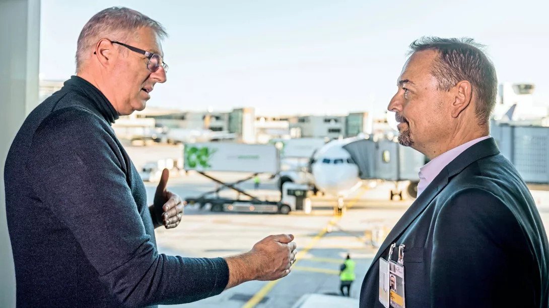 FraAlliance-Geschäftsführer Dirk Schusdziara (rechts) und Claus Lintz, Partner bei Porsche Consulting.