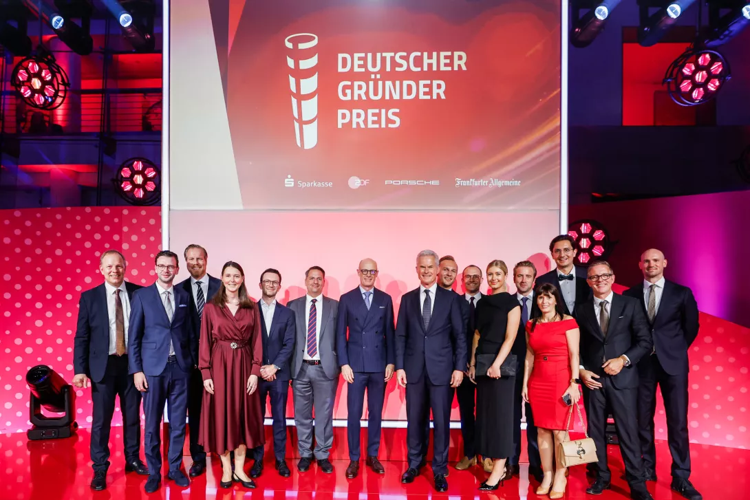Deutscher Gründerpreis 2026 Team Porsche Consulting auf der Bühne